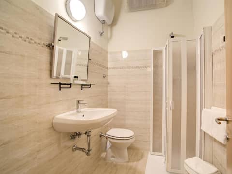 Hotel Delle Nazioni — bathroom