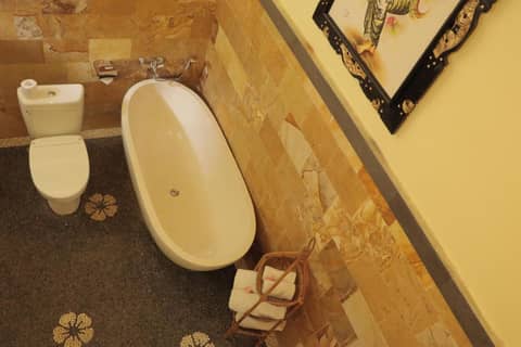 Doni House & Villas — bathroom