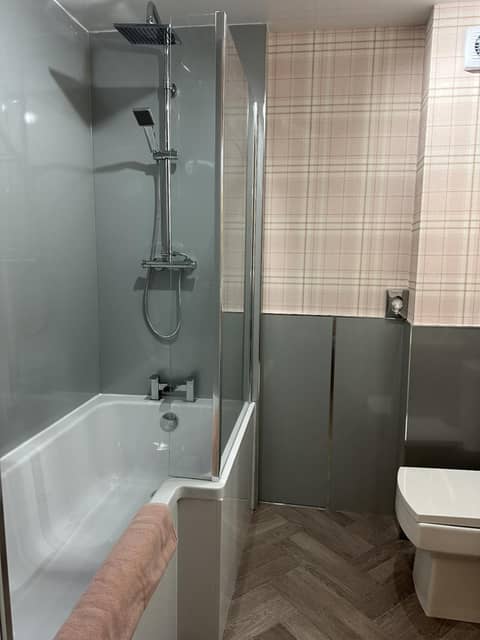 Eliza House — bathroom