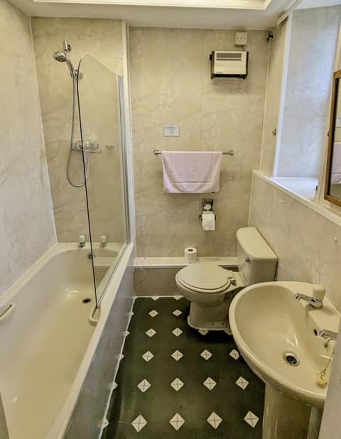 Eliza House — bathroom