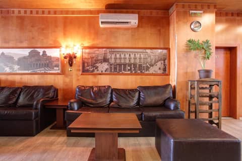 Central Plaza Hotel---FREE PARKING — photo 8