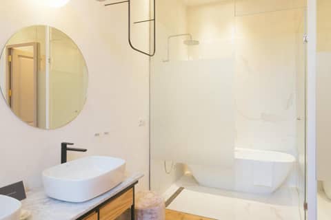 VEINTIUNO Emblematic Hotels by Airnest — bathroom