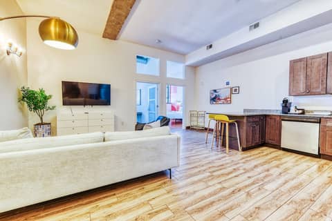 Sosuite at Independence Lofts - Callowhill — photo 7
