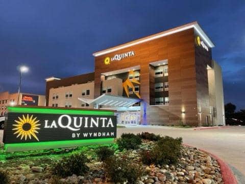 La Quinta Inn & Suites by Wyndham Dallas/Fairpark — photo 9