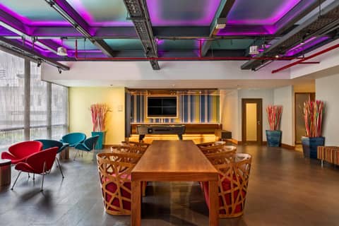 Aloft by Marriott Bangkok Sukhumvit 11 — lounge