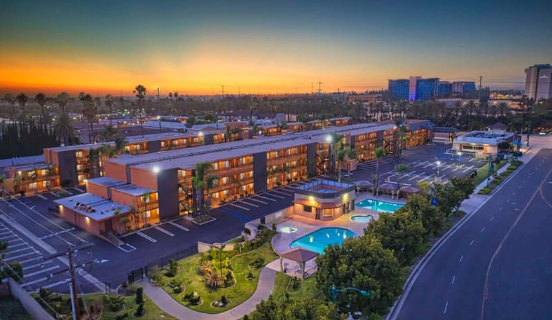 Best Western Plus Stovall's Inn — building