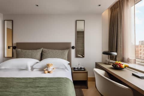 Royal Garden Hotel — hotel room