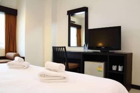 The White Pearl Hotel — hotel room