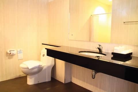 The White Pearl Hotel — bathroom
