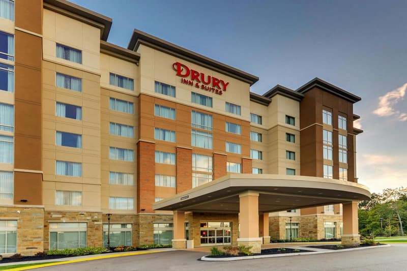 Drury Inn & Suites Cleveland Beachwood — building