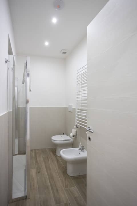 GIULY SUITES & ROOMS — bathroom