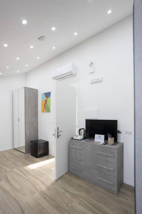 GIULY SUITES & ROOMS — hotel room