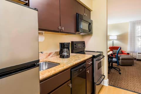 TownePlace Suites Tampa Westshore/Airport — kitchen