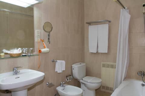 Hotel Sao Jose — bathroom