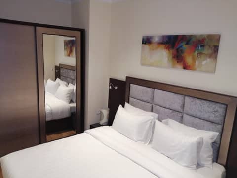 Cairo Taj Hotels & Suites - Dokki — bedroom