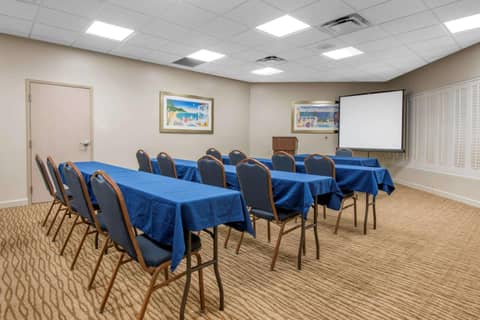 Comfort Suites Maingate East — photo 5