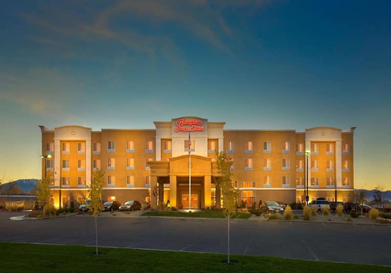 Hampton Inn & Suites Reno — building