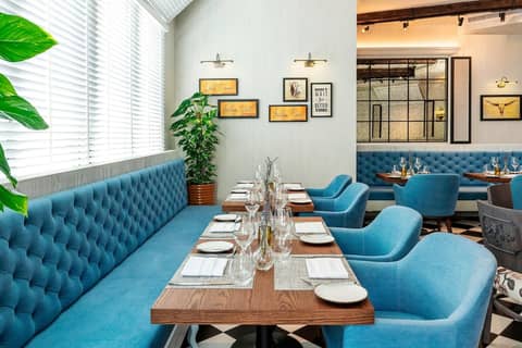 Le Meridien Dubai Hotel & Conference Centre — dining