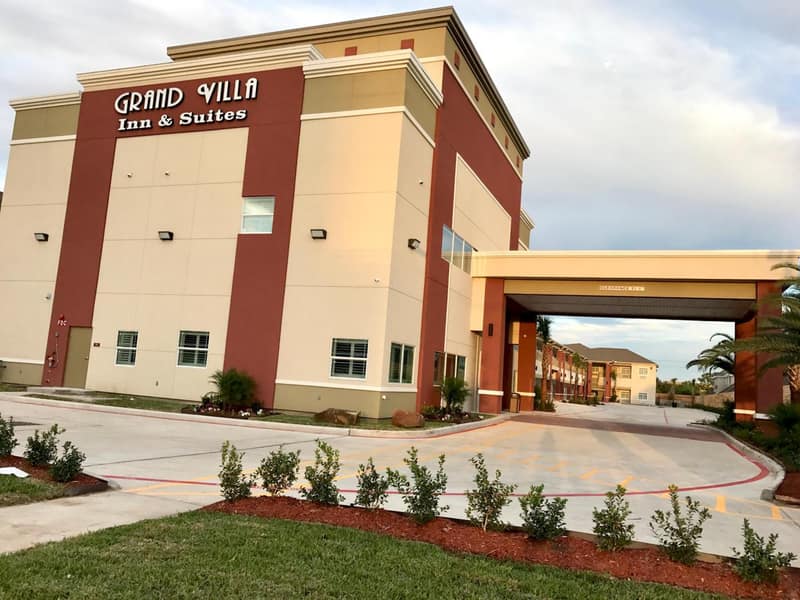 Grand Villa Inn and Suites Westchase/Chinatown — building