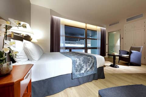 Exe Isla Cartuja — bedroom