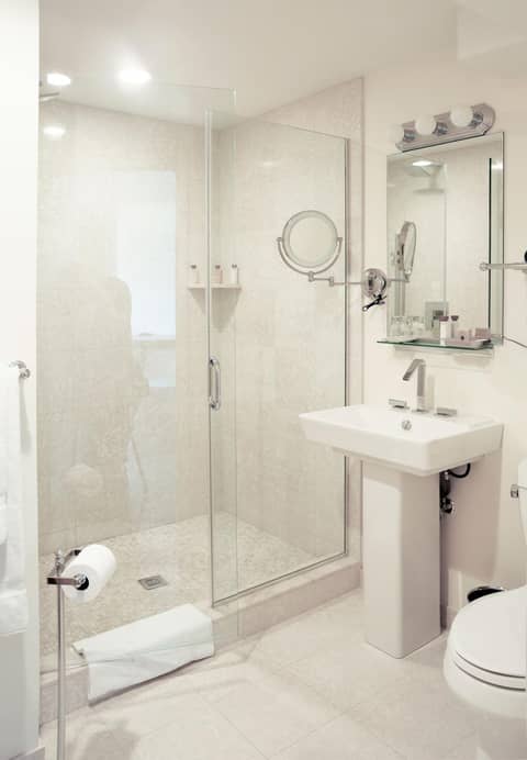 Bricco Suites — bathroom