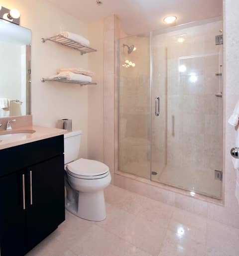 Bricco Suites — bathroom