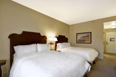 Hampton Inn & Suites Savannah Historic District — photo 2