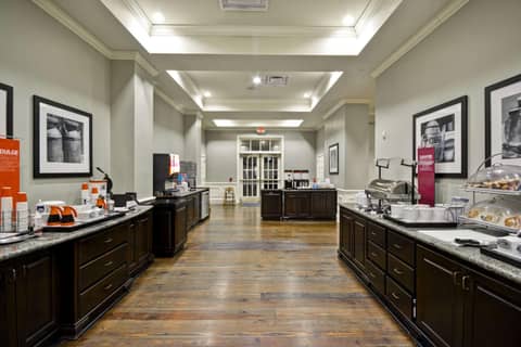 Hampton Inn & Suites Savannah Historic District — photo 3