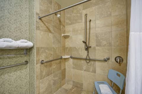 Hampton Inn & Suites Savannah Historic District — photo 4