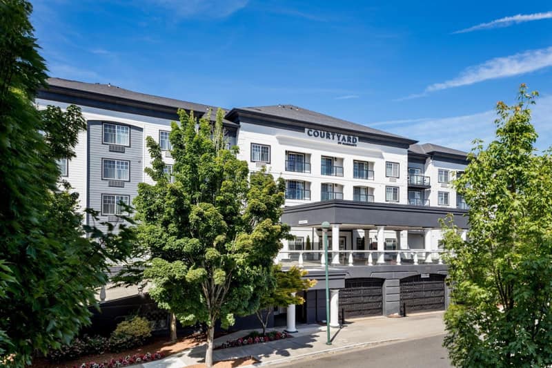 Courtyard by Marriott Portland North — building