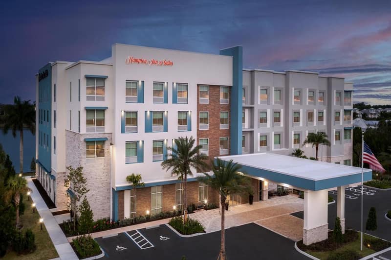 Hampton Inn & Suites Naples South — building