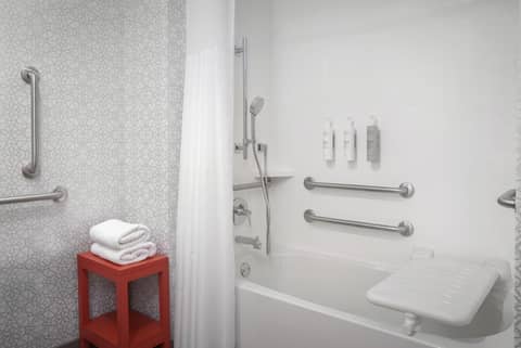 Hampton Inn & Suites Naples South — photo 4