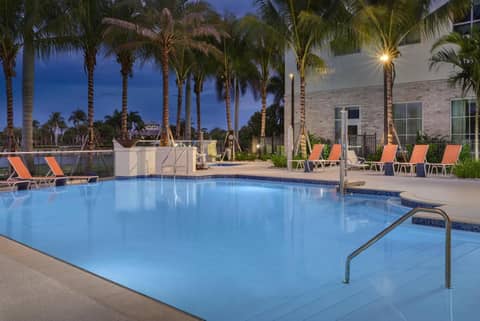 Hampton Inn & Suites Naples South — photo 9