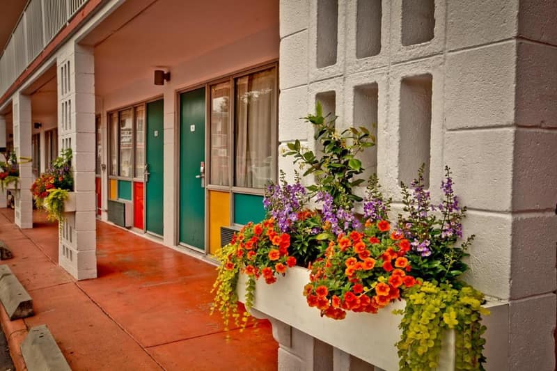 The Thunderbird Inn — building