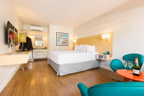 The Thunderbird Inn — hotel room