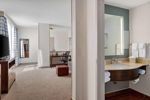 Hilton Garden Inn New Orleans French Quarter/CBD — hotel room
