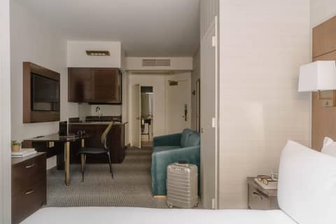 Club Quarters Hotel Faneuil Hall, Boston — hotel room