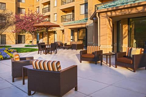 Courtyard by Marriott Richmond Northwest — balance & terrace