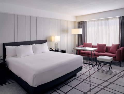 Hyatt Regency Louisville — hotel room