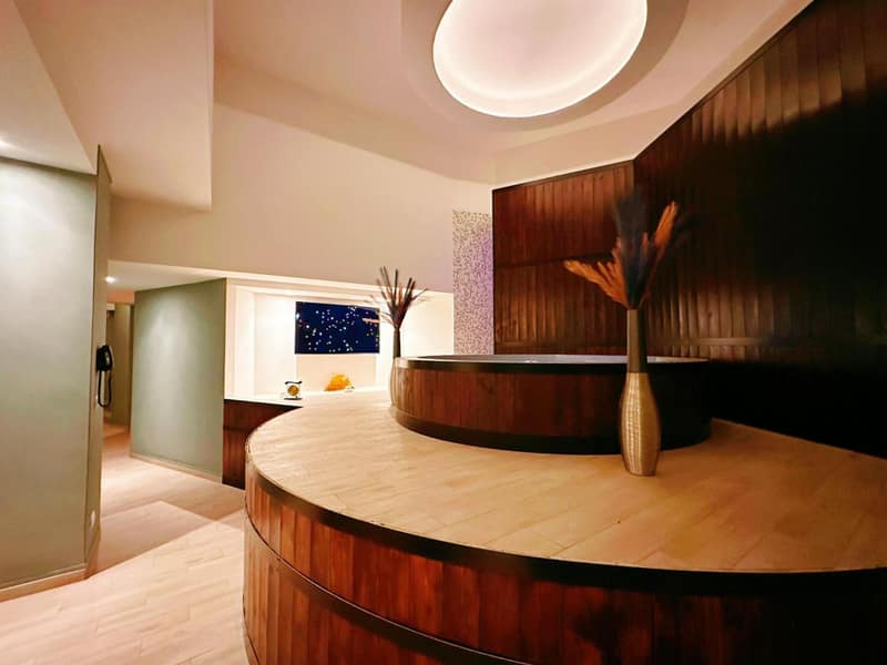 The Hive Hotel — recepcion & lobby