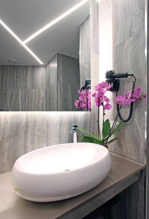 The Hive Hotel — bathroom