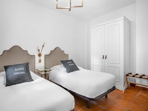 Limehome Granada Calle Sta. Ana — photo 9