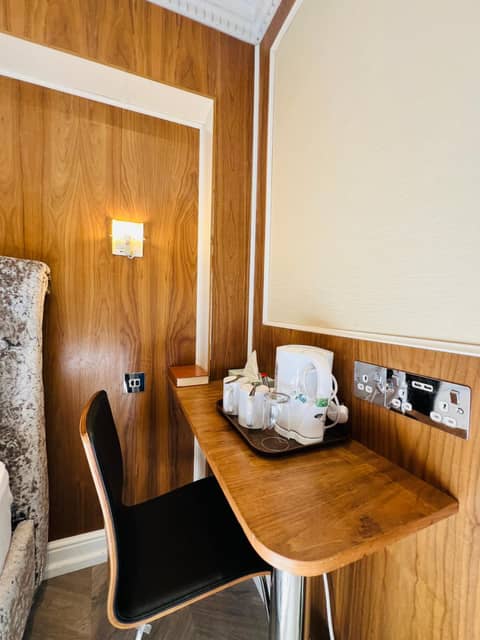 Cheshire Hotel Central London — hotel reception