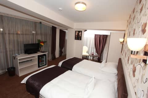 West Plaza Hotel — photo 5