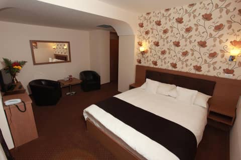 West Plaza Hotel — photo 6