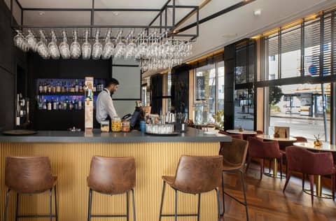 H10 London Waterloo — bar