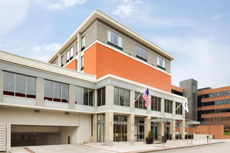 Hampton Inn and Suites Clayton/St. Louis-Galleria Area — building