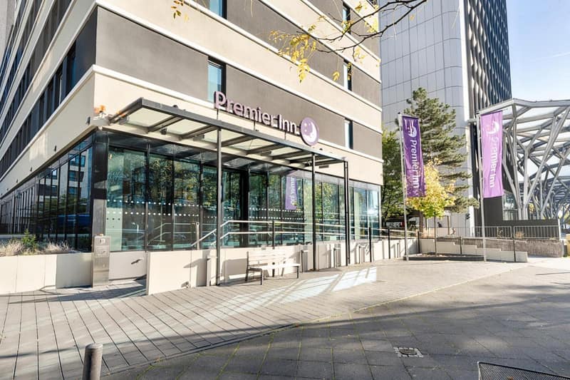 Premier Inn Frankfurt Westend — building