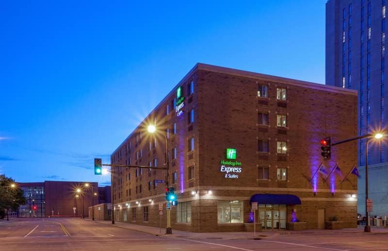 Holiday Inn Express Hotel & Suites Minneapolis-Downtown Convention Center by IHG — building