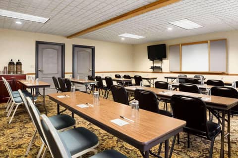 Country Inn & Suites by Radisson, Columbus West, OH — photo 7